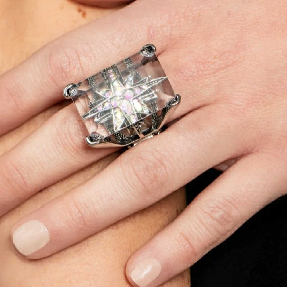 💢5/$10💢Silver and Pink Star Ring